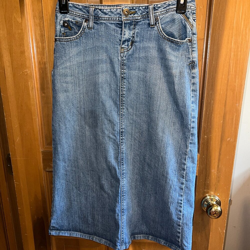 LEI ashley ultra low rise midi denim skirt